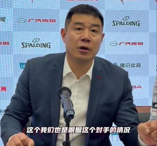 破案了！巨人张子宇为何战江苏被雪藏？球迷不满，侯冰说出原因